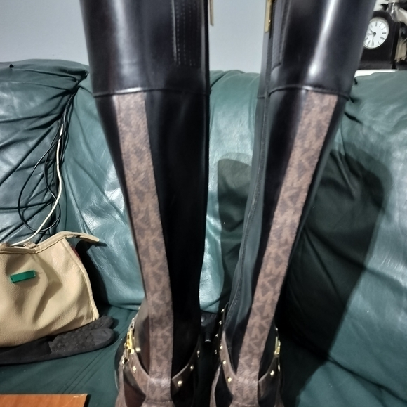 Michael Kors knee high boots size 11M. They are black with the MK EMBLEM - Picture 5 of 6